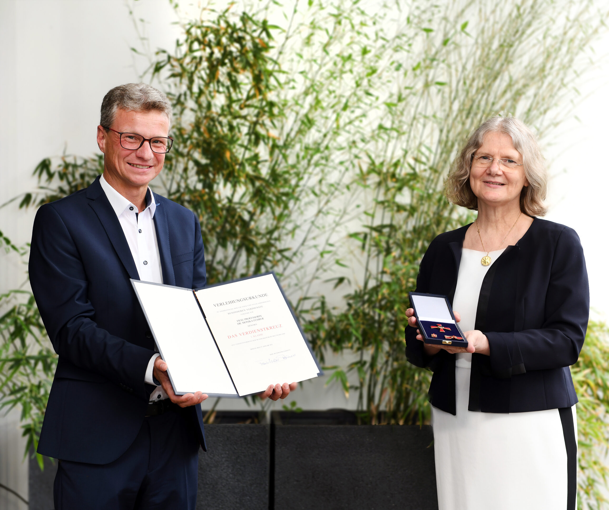 Bundesverdienstkreuz 1. Klasse an Kinderpalliativmedizinerin Prof. Dr. Monika Führer